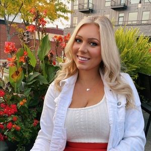 Meet your Posher, Chloe